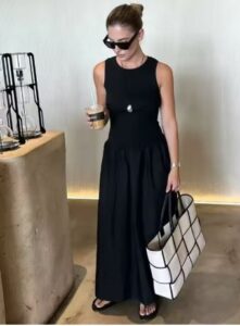 שמלה שחורה ארוכה